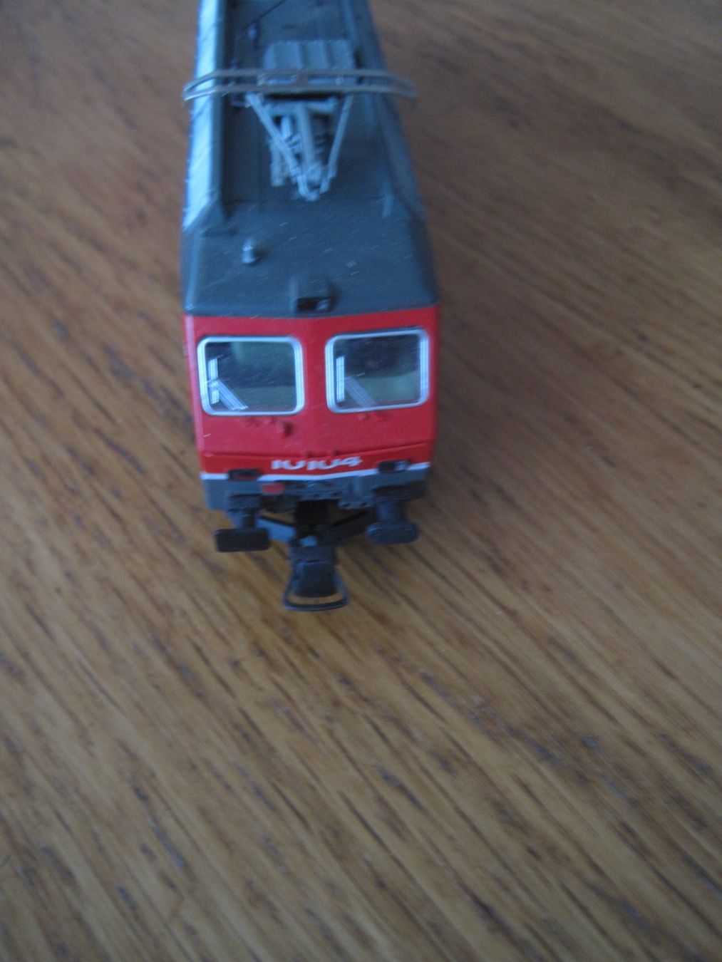 Roco Modelleisenbahnen: LOK SBB CFF Roco Rot Wechselstrom 10104 – Gebraucht aus Gossau SG von Noryflory 3