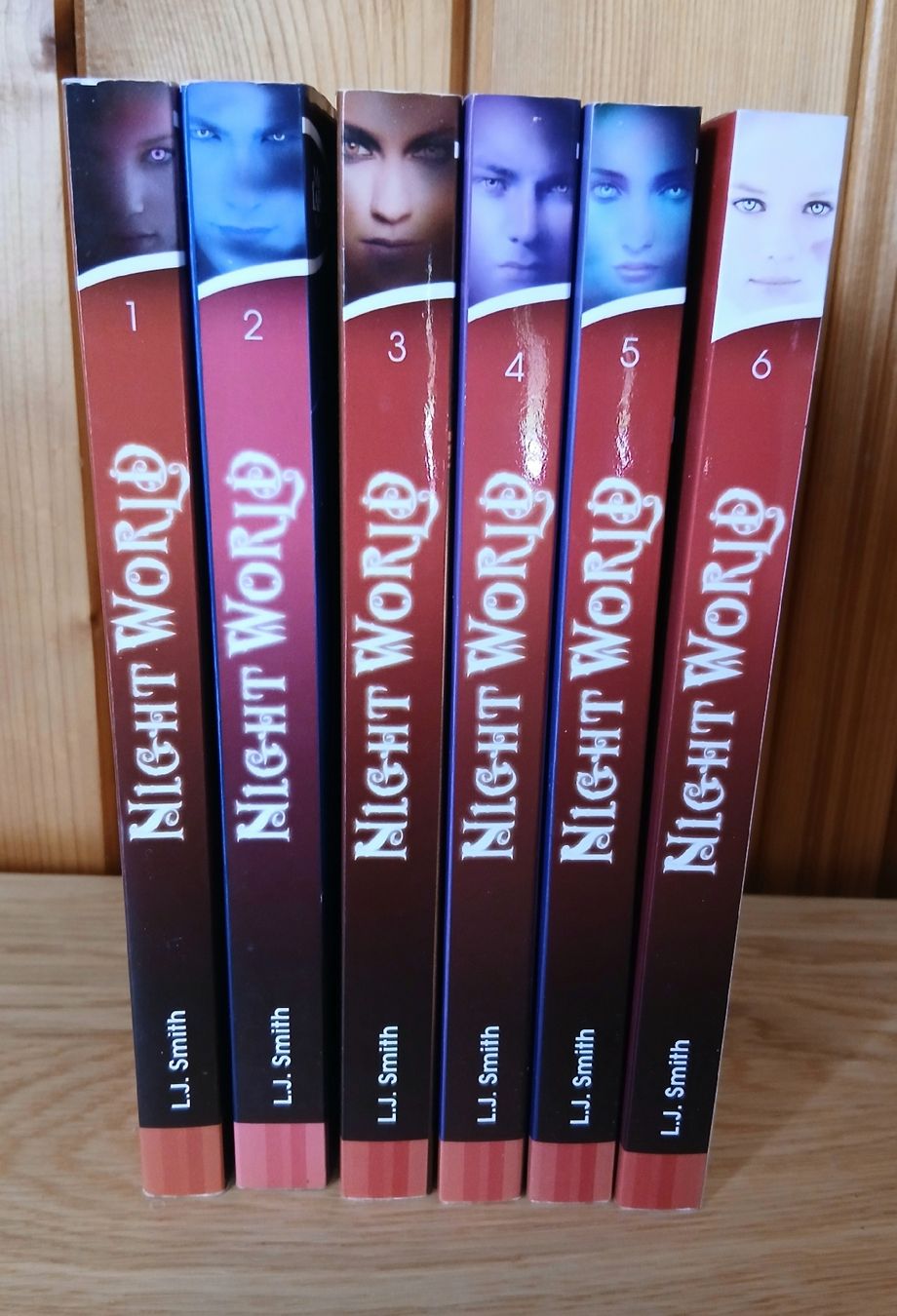 Libri: 6 volumes de Night World  – Usato da Les Sciernes-d'Albeuve venduto da mel_8wpv 4