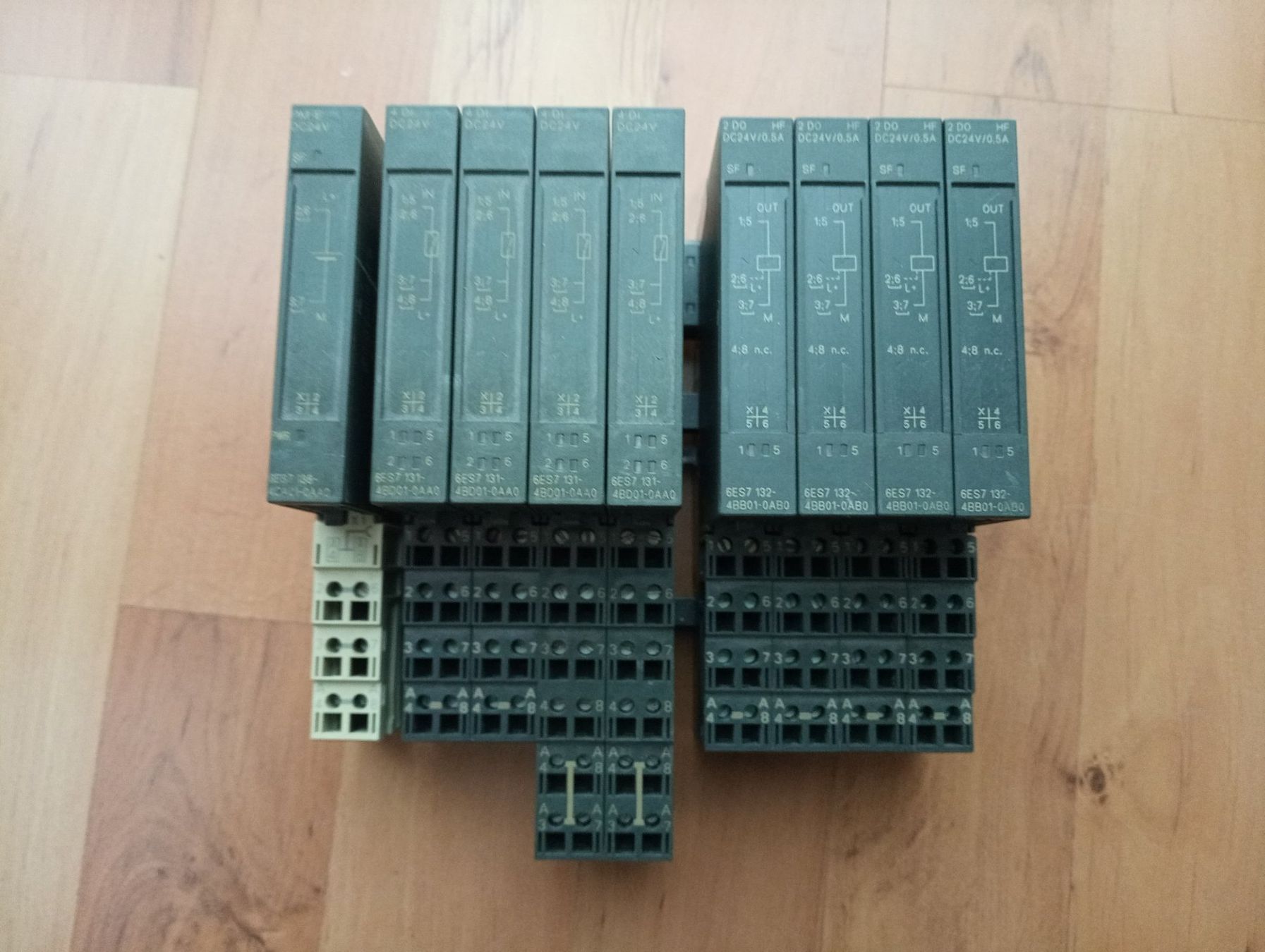 Siemens Componenti elettronici: Siemens SIMATIC DP, ET 200S, MODULE / 6ES7.. 9 Stück – Usato da Ufhusen venduto da HKSC
