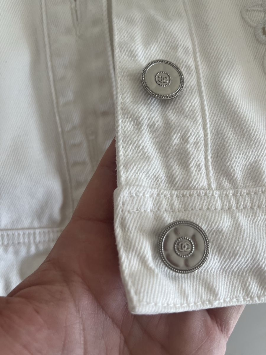 Chanel Jacken: Chanel Jacke weiss – Gebraucht aus Sarnen von HomeFashionArtDesign 2