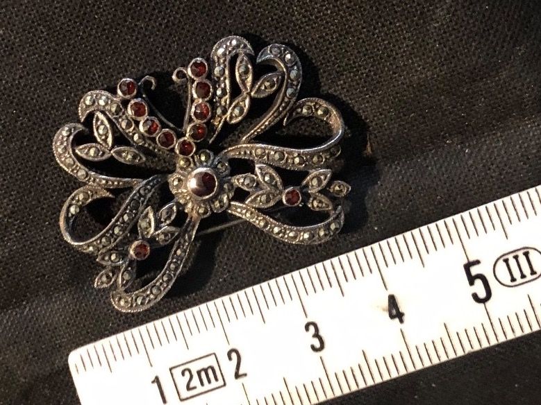 Broschen & Nadeln: Brosche Schmuck – Gebraucht aus Niederrohrdorf von beniledergerber 5