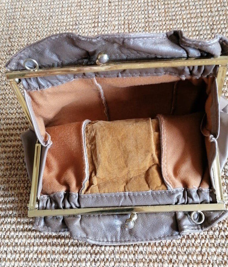 Taschen für Damen: alte Handtasche – Gebraucht aus Grächen von Hel7890 1