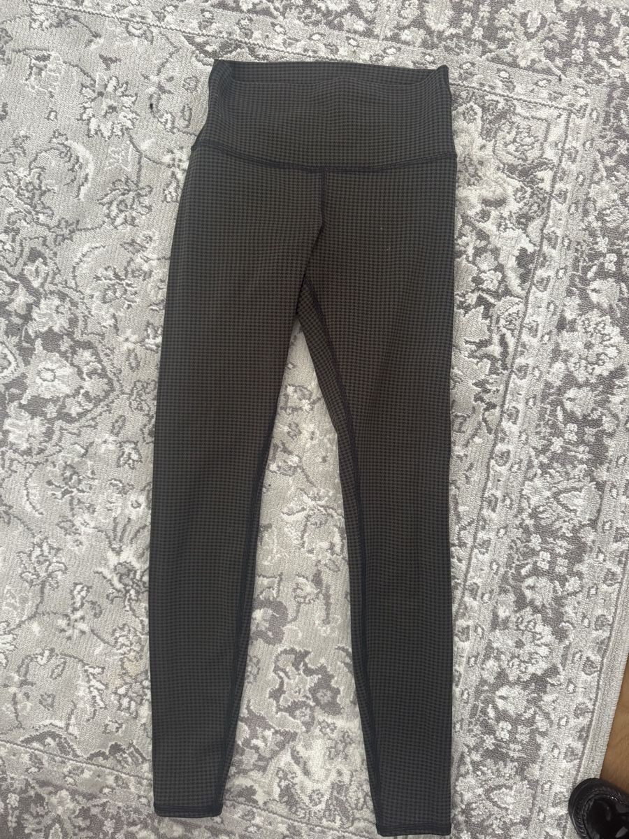 Alo Yoga Leggings: Alo Yoga Leggings – Usato da Schaan venduto da kri_tsw8