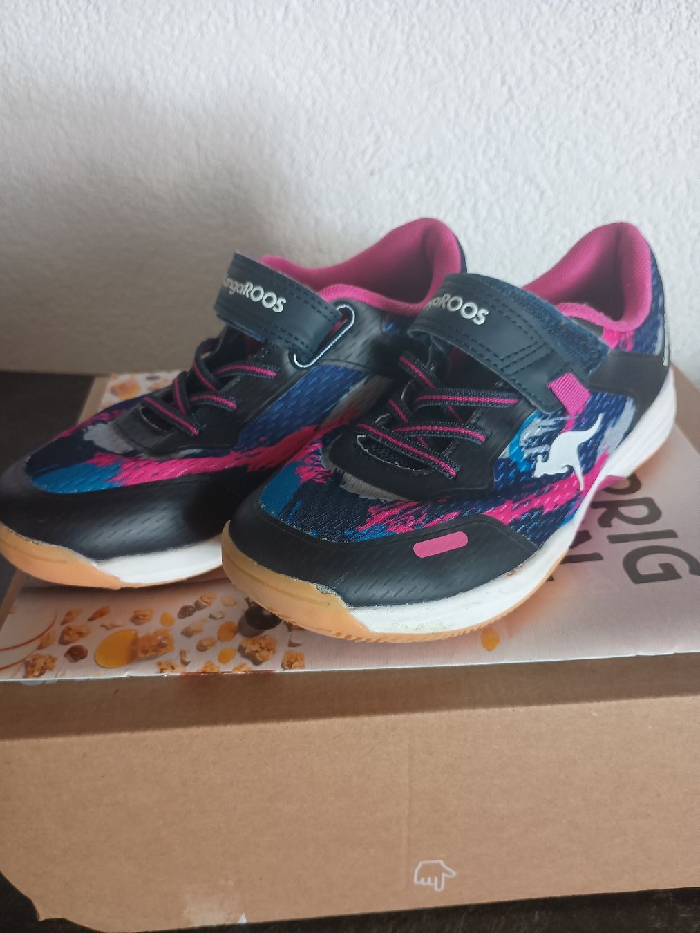 Scarpe per ragazze: Hallenschuhe KangooROOS Grösse 33 – Nuovo (secondo la descrizione) da Gersau venduto da .InAn.
