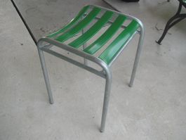 Hocker Gartenstuhl - neu verzinkt - neue Latten (PVC)