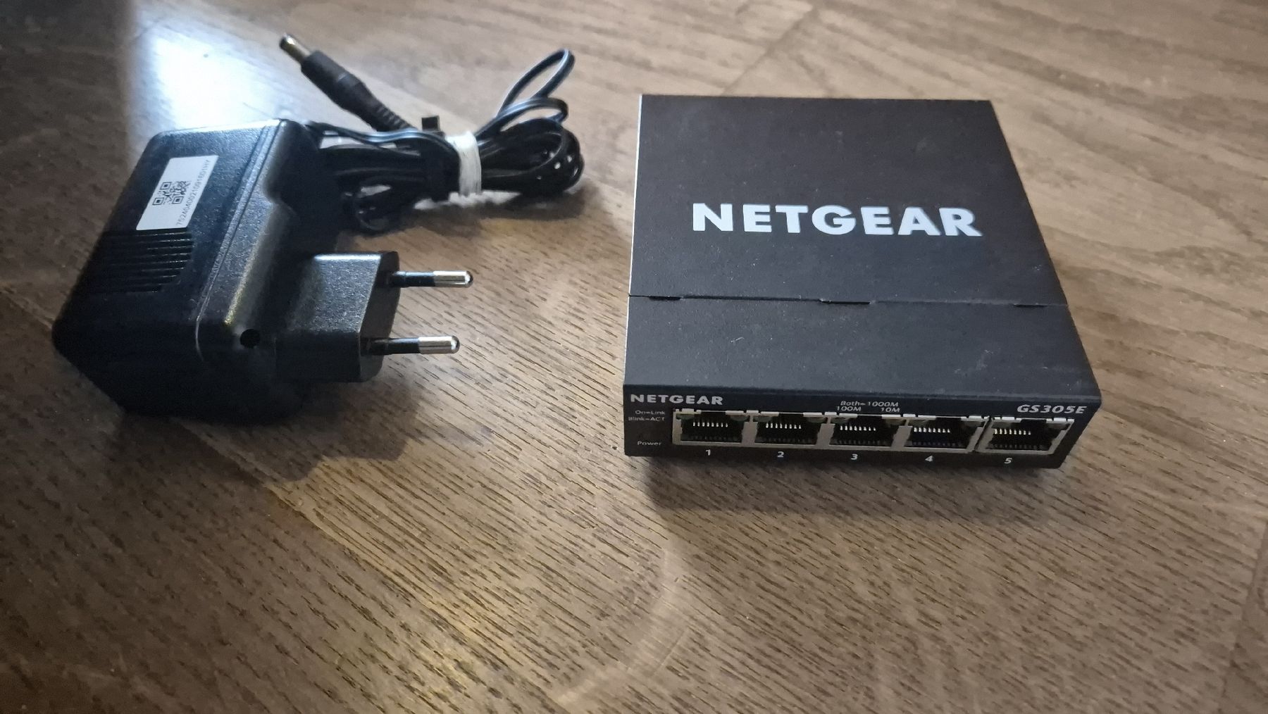 Netgear Hub & Switch: Netgear GS305E Switch - Wie neu! – Nuovo (secondo la descrizione) da Sins venduto da JKennel