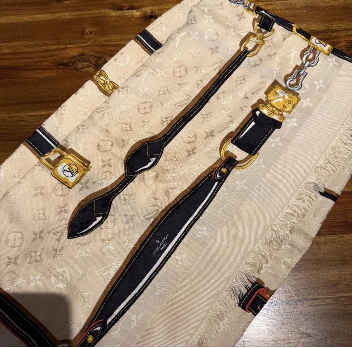 Louis Vuitton Foulards, Tücher & Schals: Louis Vuitton Seiden Tuch – Neu (gemäss Beschreibung) aus Luzern von Itsclaire 3