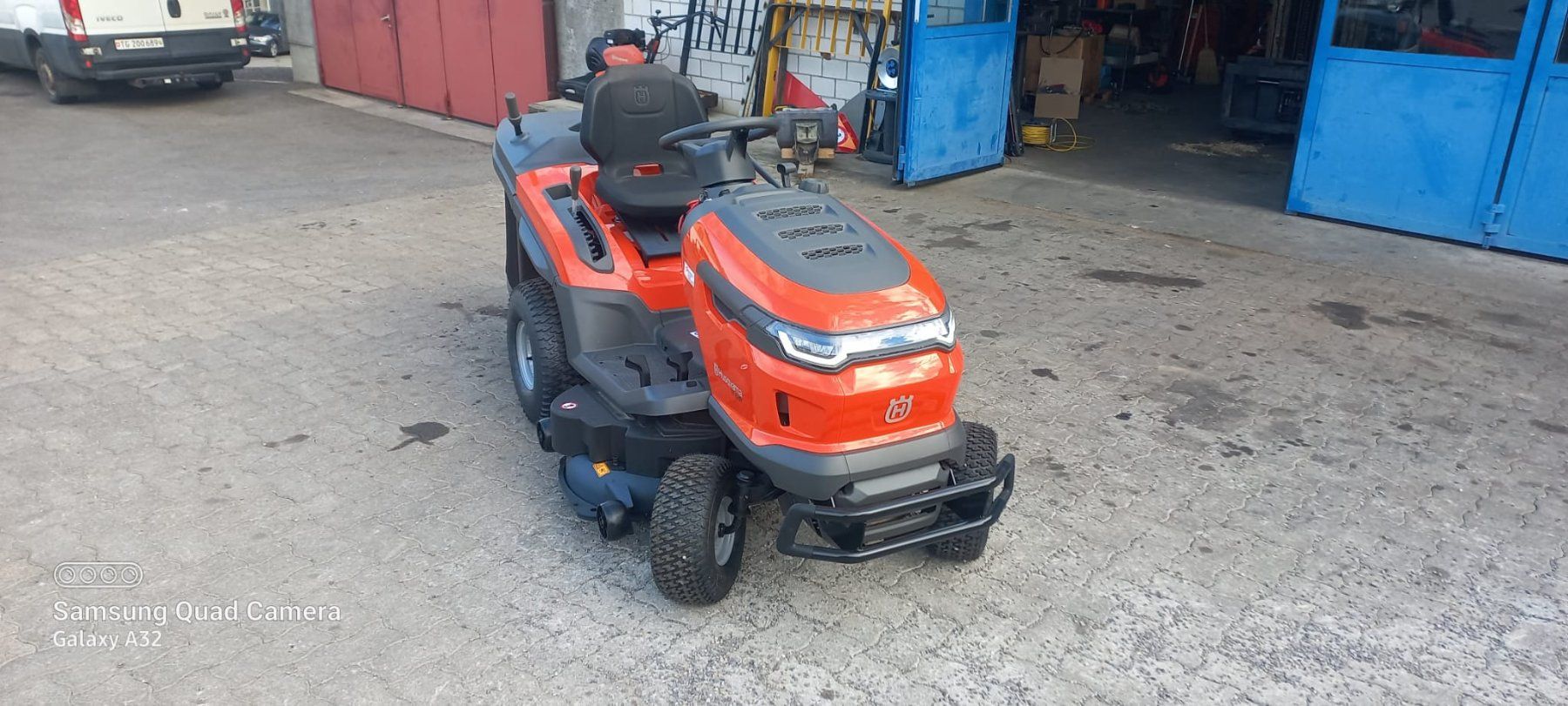 Husqvarna Tagliaerba: Traktor Rasentraktor Husqvarna – Usato da Buch b. Frauenfeld venduto da Girsberg 1
