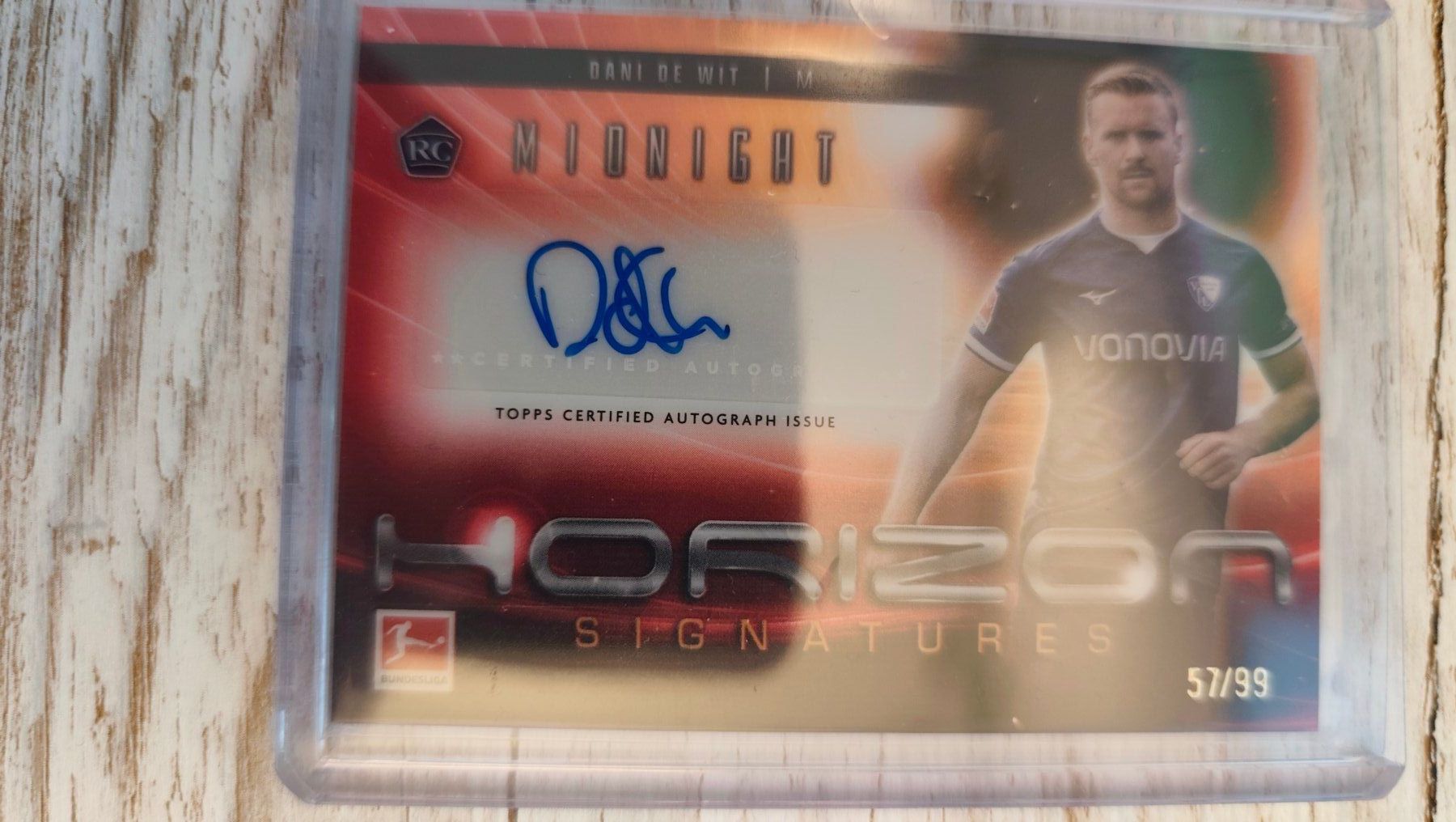 Topps Sammelbilder & Trading cards: Topps Midnight 24/25 Dani De Wit /99 mit Autogramm RC – Gebraucht aus St. Gallen von RudyundFloydCards