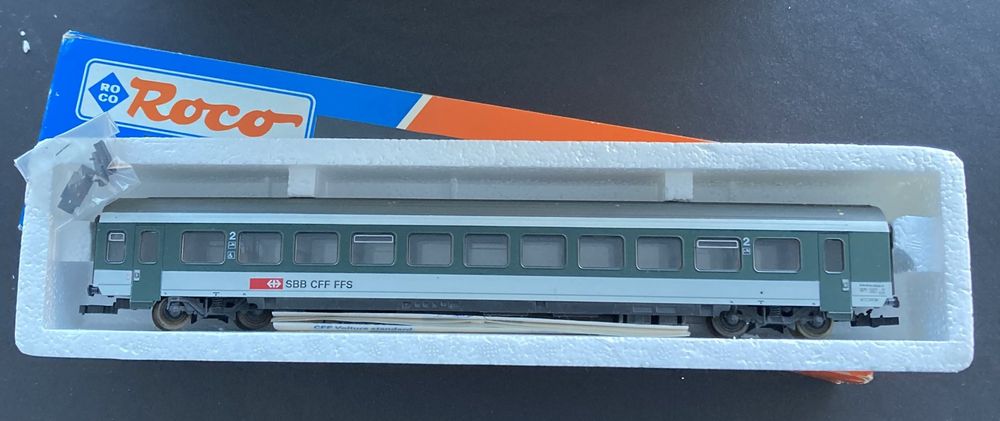 Voiture Voyageur Lima HO 2ème Classe - Livrée Vert Bleu Et Crème, Occasion, échelle 1/87, Alimentation CC, Vintage