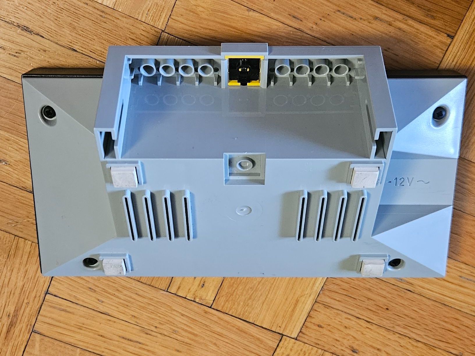Lego Kit di costruzioni: lego pour train 9V Transformer and Speed Regulator – Usato da Confignon venduto da Ecrofigs 2