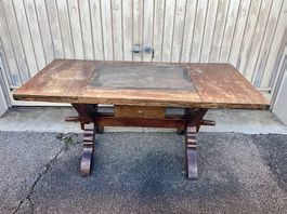 MASSIVER ANTIKER TISCH