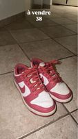 Baskets Nike Dunk Low, rose et blanc, taille 38, usagées
