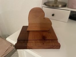 Handgemachter Handyhalter aus Holz