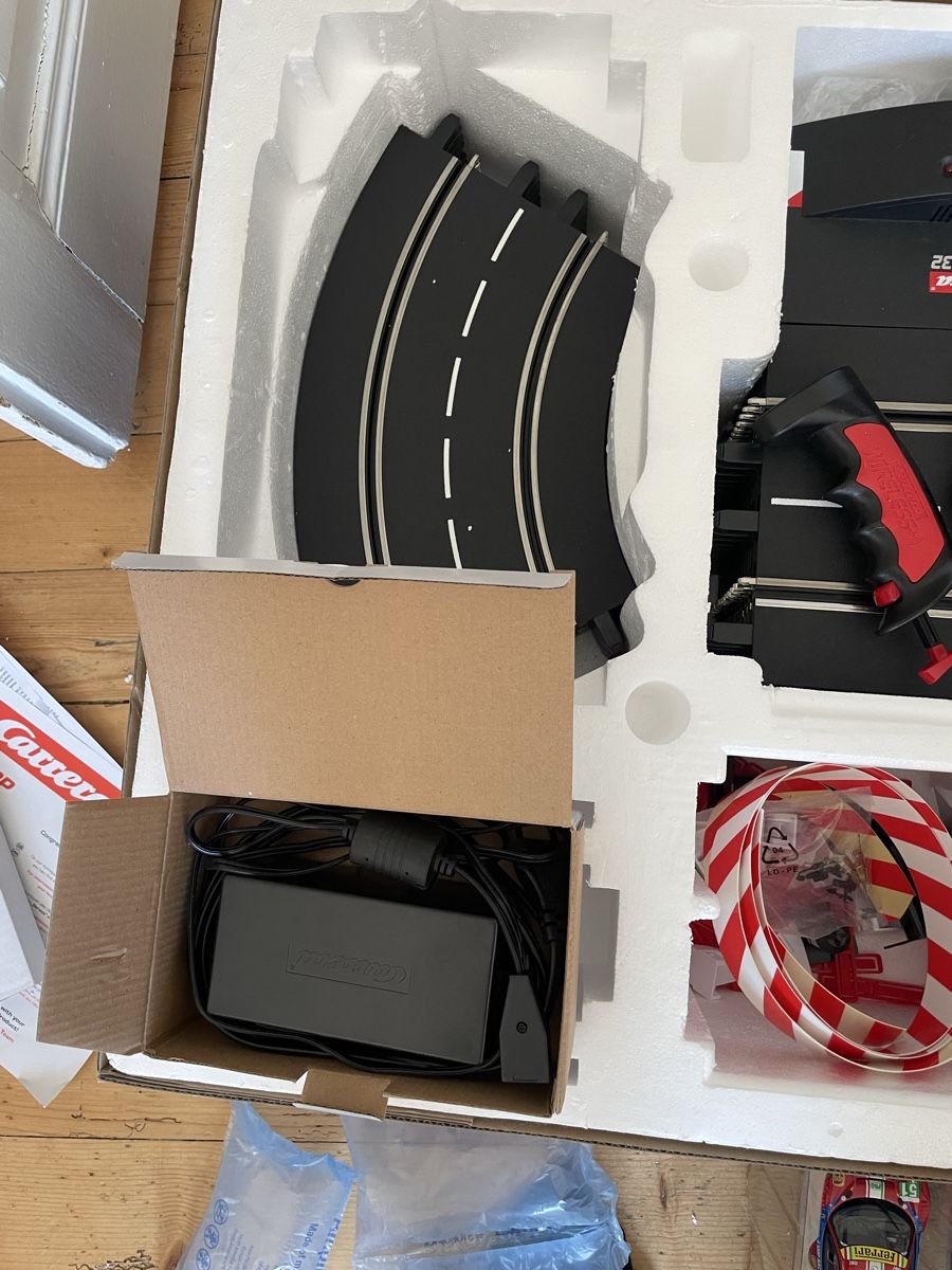 Carrera Rennbahnen: Je vends circuit carrera  – Gebraucht aus Les Brenets von serialdrink 4