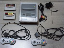 Super Nintendo Entertainment System  (SNES) inkl. Zubehör!!!