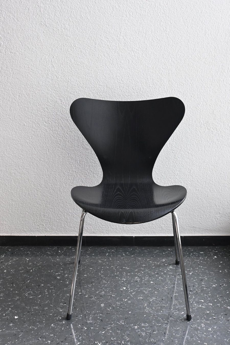 Sedie: Arne Jacobsen, Fritz Hansen  "Modell 3107" – Usato da Zürich venduto da starch.studio