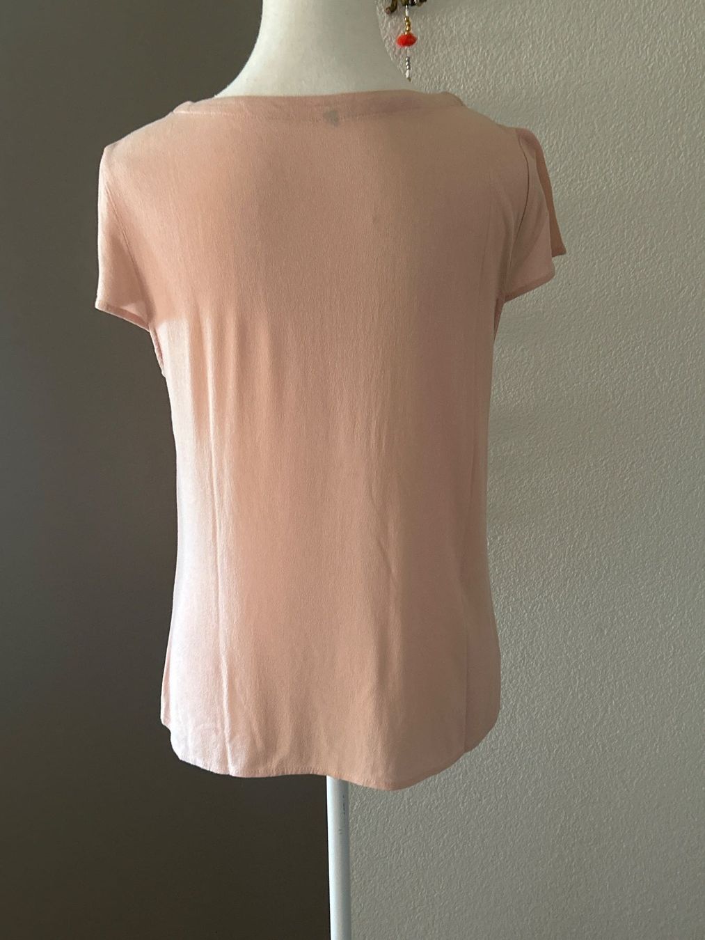 T-shirt: Kurzarm Shirt lachsfarbig V - Ausschnitt – Usato da Brunnen venduto da Nala2929 4