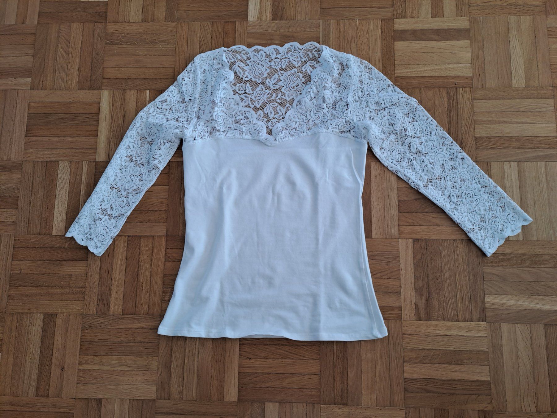 T-shirts: Shirt mit Spitzen – D'occasion à Richterswil par summa11 1