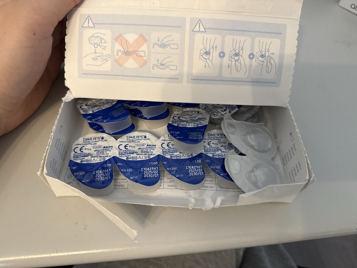 Kontaktlinsen: Kontaktlinsen  – Neu und originalverpackt aus baar von namibsydney 1