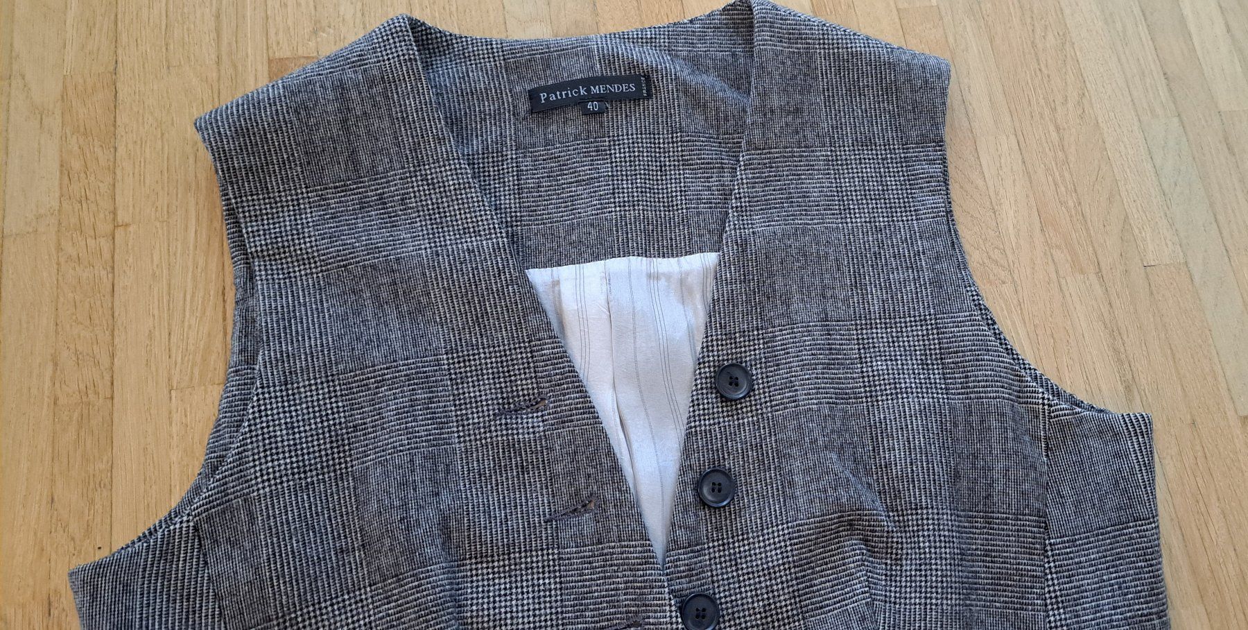 Gilet & Giacche senza maniche: Gilet chic Prince de Galles – Nuovo (secondo la descrizione) da Le Mont-sur-Lausanne venduto da olatiu 1