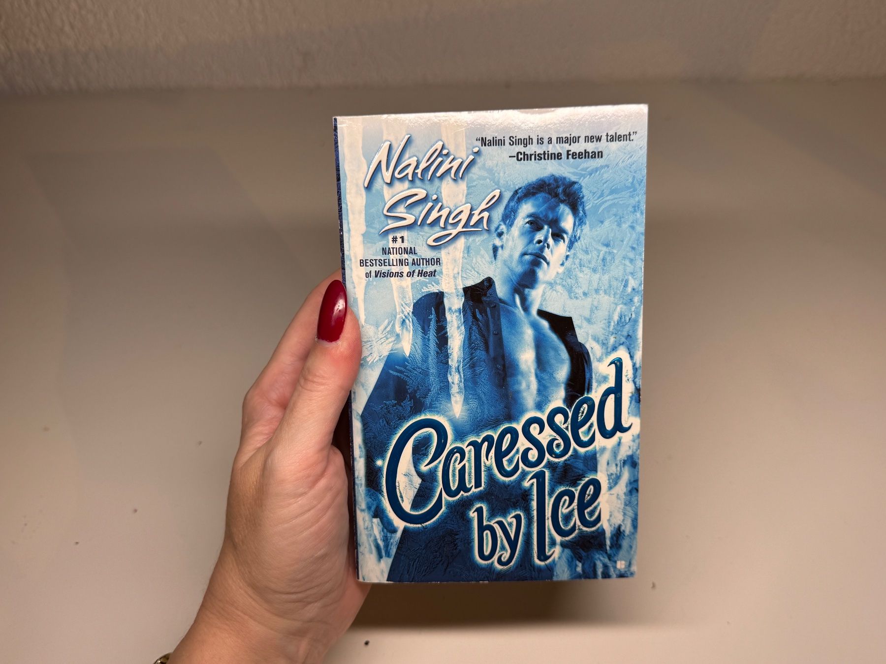 Libri: NOVEL: Nalini Singh, Caressed by Ice – Usato da Grosswangen venduto da English_books