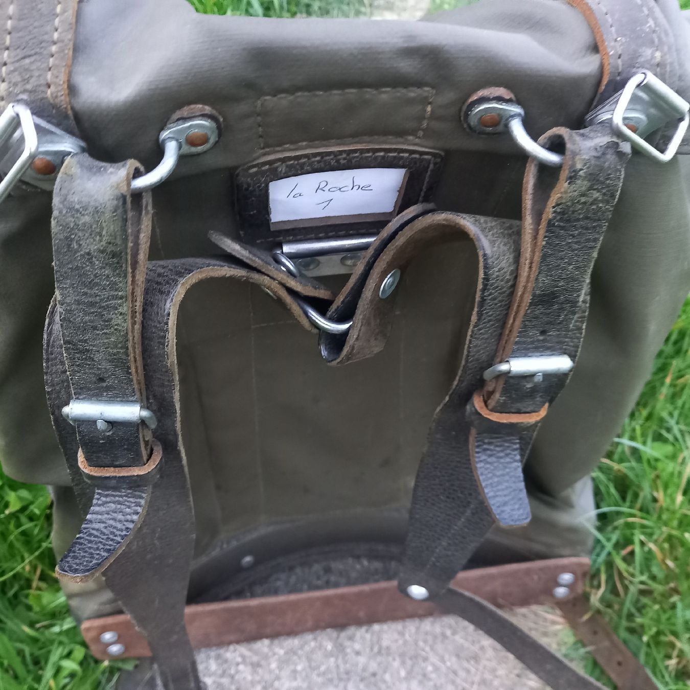 Schweizer Armee Zaini: Schweizer Armee Rucksack, vintage, mit Lederboden – Usato da Galgenen venduto da Allerlei8854 1
