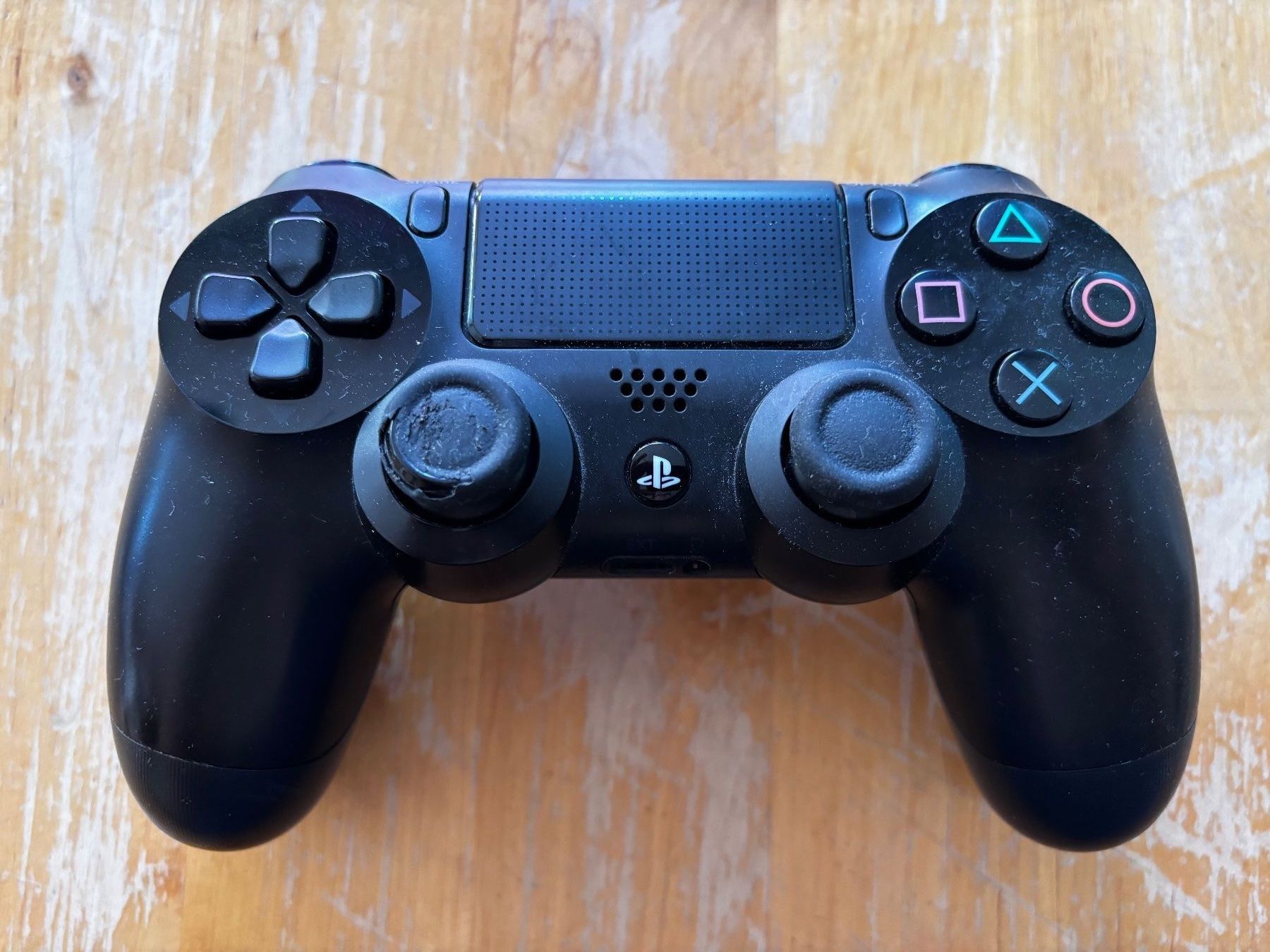 Sony Manettes: Original PS4 Controller in Schwarz – D'occasion à Frenkendorf par Fionchen