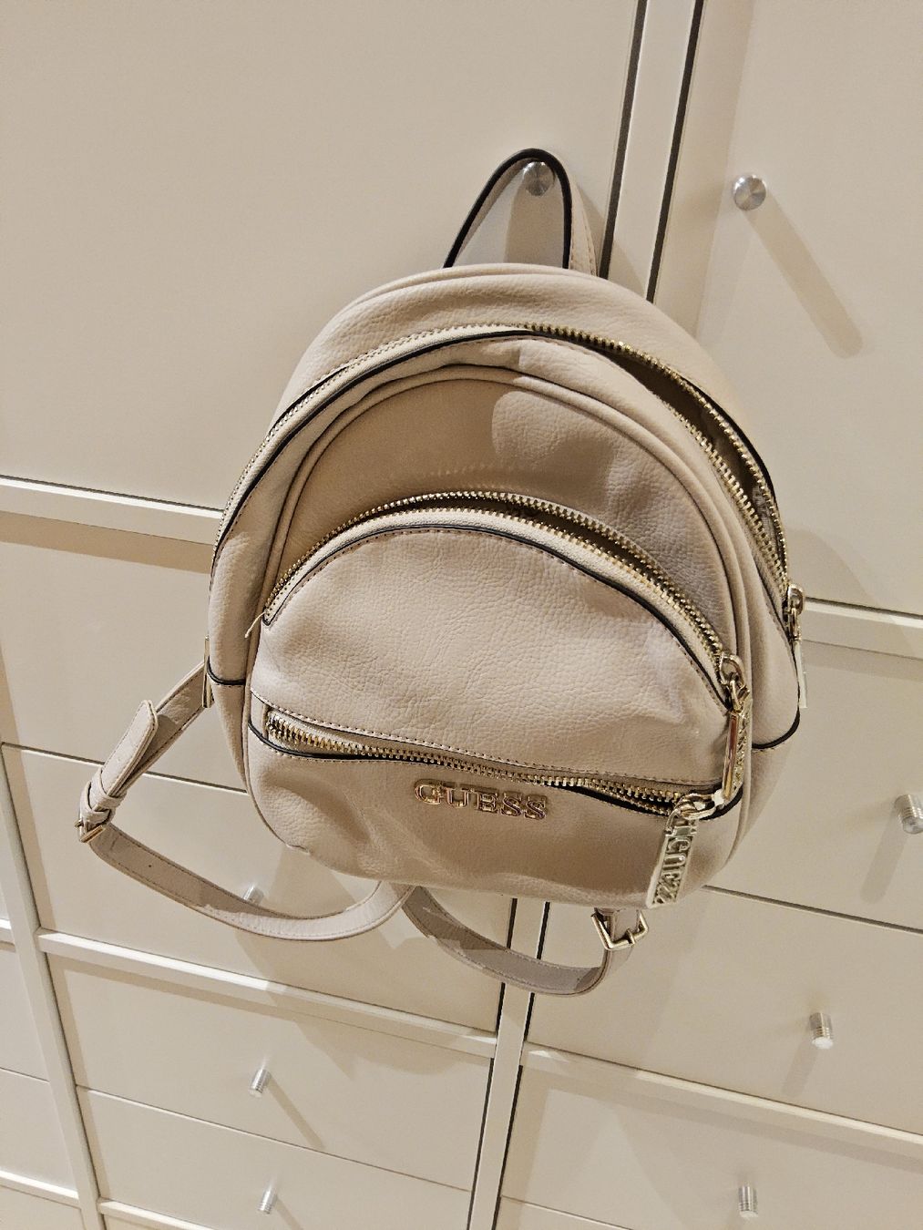 Guess Rucksäcke: Mittlerer Guess Rucksack – Neu (gemäss Beschreibung) aus Dällikon von mara666hund