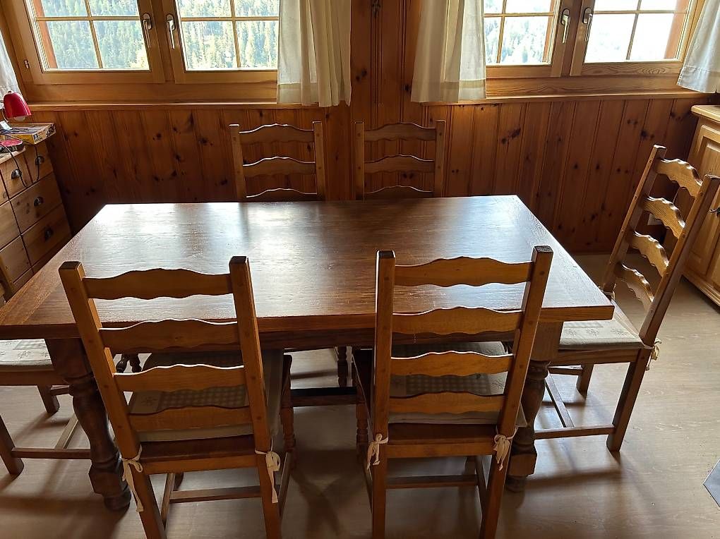 Tables: Table en très bon état  – D'occasion à Sion par mar_s6td 2