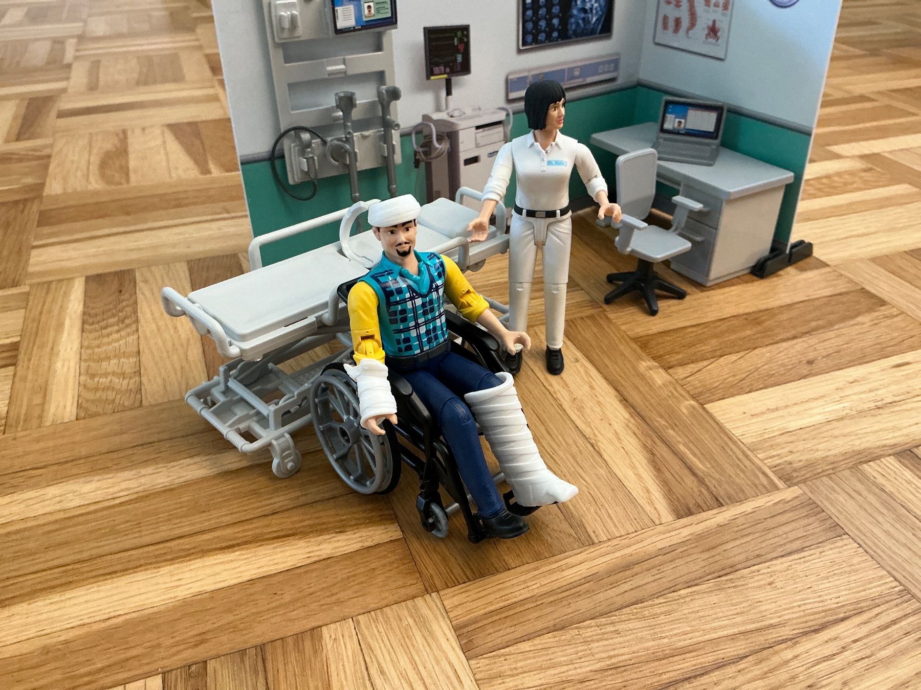 Bruder Spielzeuge: Bruder Krankenstation – Gebraucht aus Zuchwil von Commander0 2
