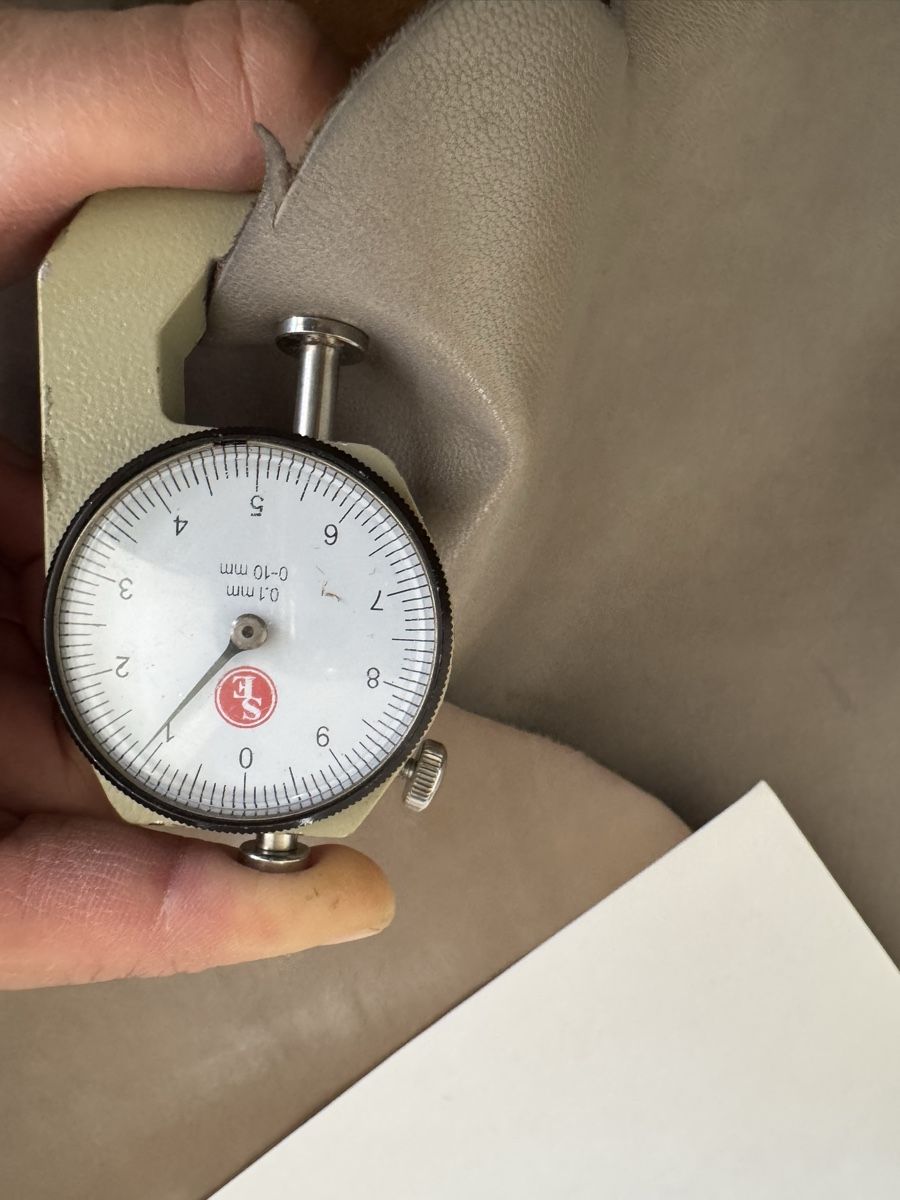 Tessuti: Echtes Leder /Rindsleder/ cuir de vache - 0.9mm – Nuovo (secondo la descrizione) da Veyras venduto da ValClasse 5