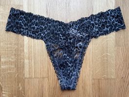Victoria’s Secret Lace Thong M NEW