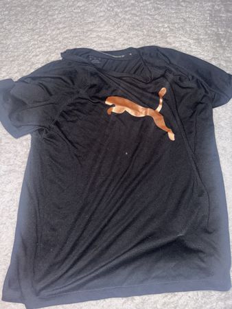 Puma T-Shirt schwarz mit grossem Logo Grösse M neuwertig
