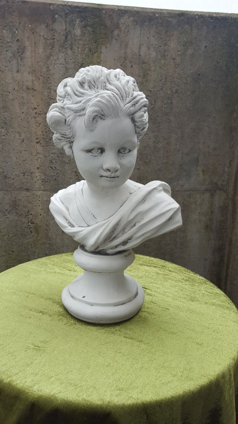 Sculture & Statue: Frauenbüste aus Beton – Usato da Reinach venduto da 3Guggerli