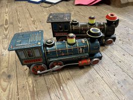 2 Blecheisenbahnen Western Modell bespielt guter Zustand
