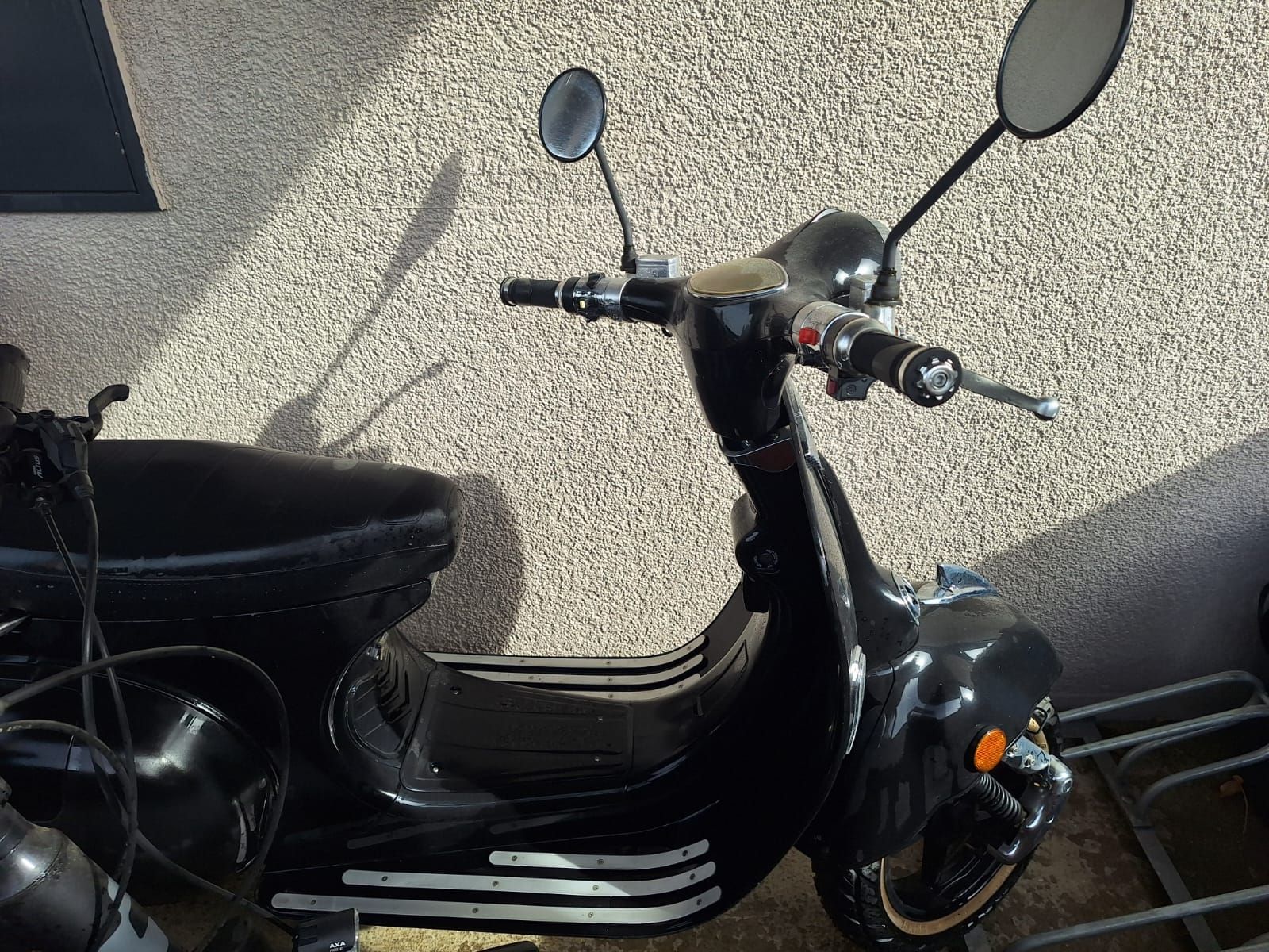 Autres: Elektroroller schwarz 75 km h – D'occasion à Reichenburg par ma__5qhl 2