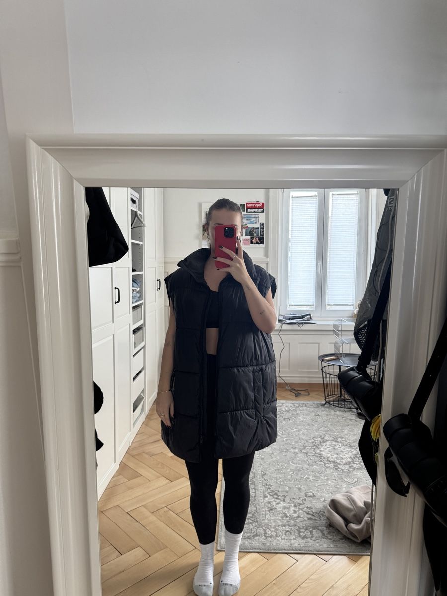 H&M Gilet & Giacche senza maniche: Daunengilet H&M in Schwarz – Usato da St. Gallen venduto da tatjana55 3