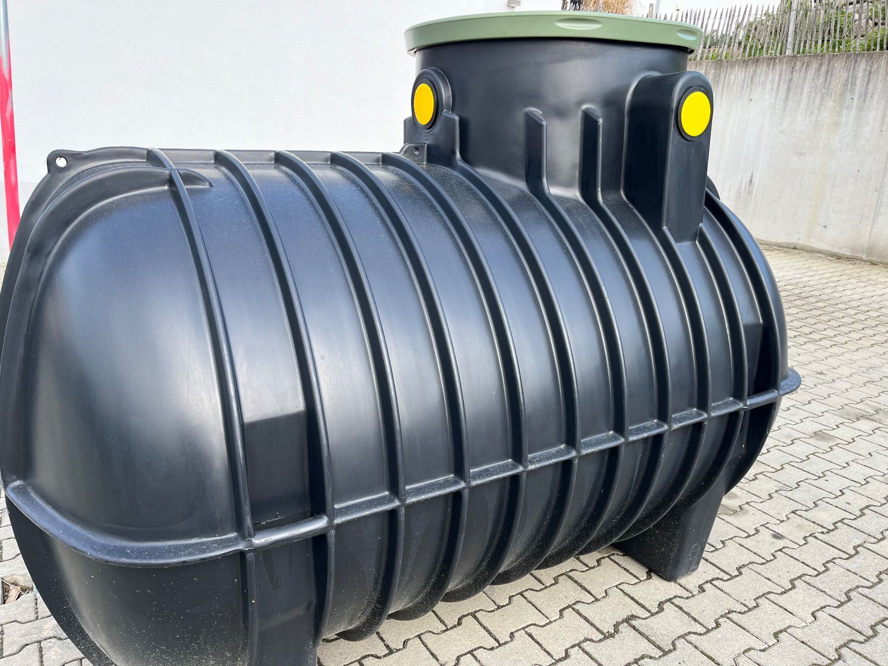 Tränken & Tröge: Trinkwassertank 2000 Liter – Neu (gemäss Beschreibung) aus waltalingen von Feeco
