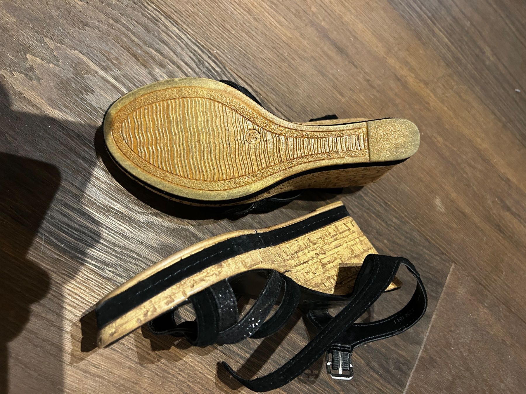 Scarpe da donna: Sandalen mit Keilabsatz gr 35 – Usato da Scherz venduto da Mandarine8 2