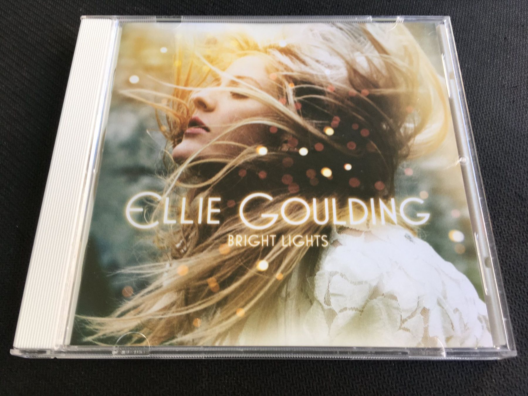 CD: Ellie Goulding - Bright Lights -CD- – Usato da St.Gallen venduto da MedienJoe