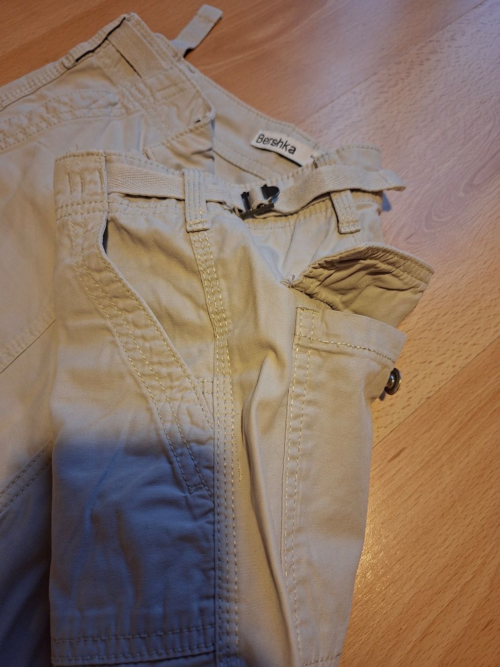 Bershka Hosen: Pantalon Cargot Bershka taille 36 – Gebraucht aus Épalinges von lola_vp_99 4