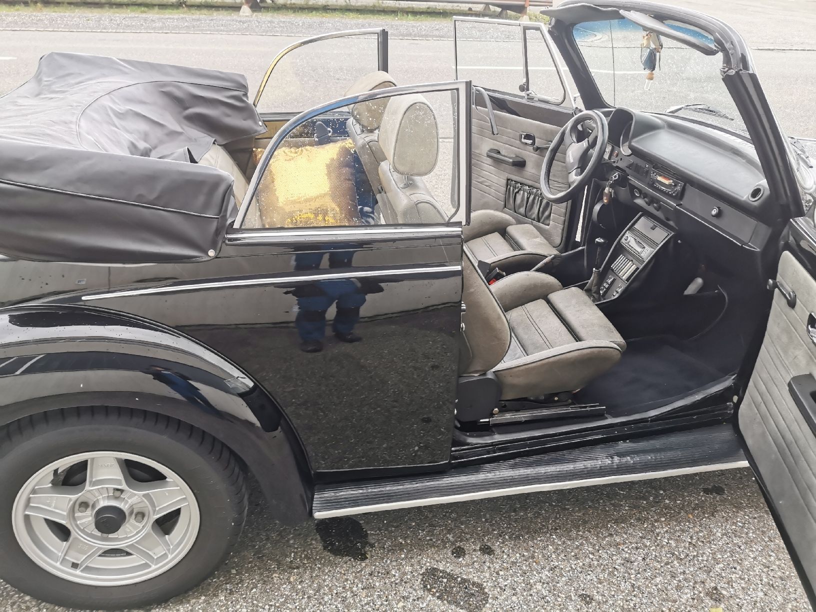 VW Automobili: VW Käfer Cabriolet 1303  in Schwarz – Usato da Oberriet SG venduto da amm_5w5x 2