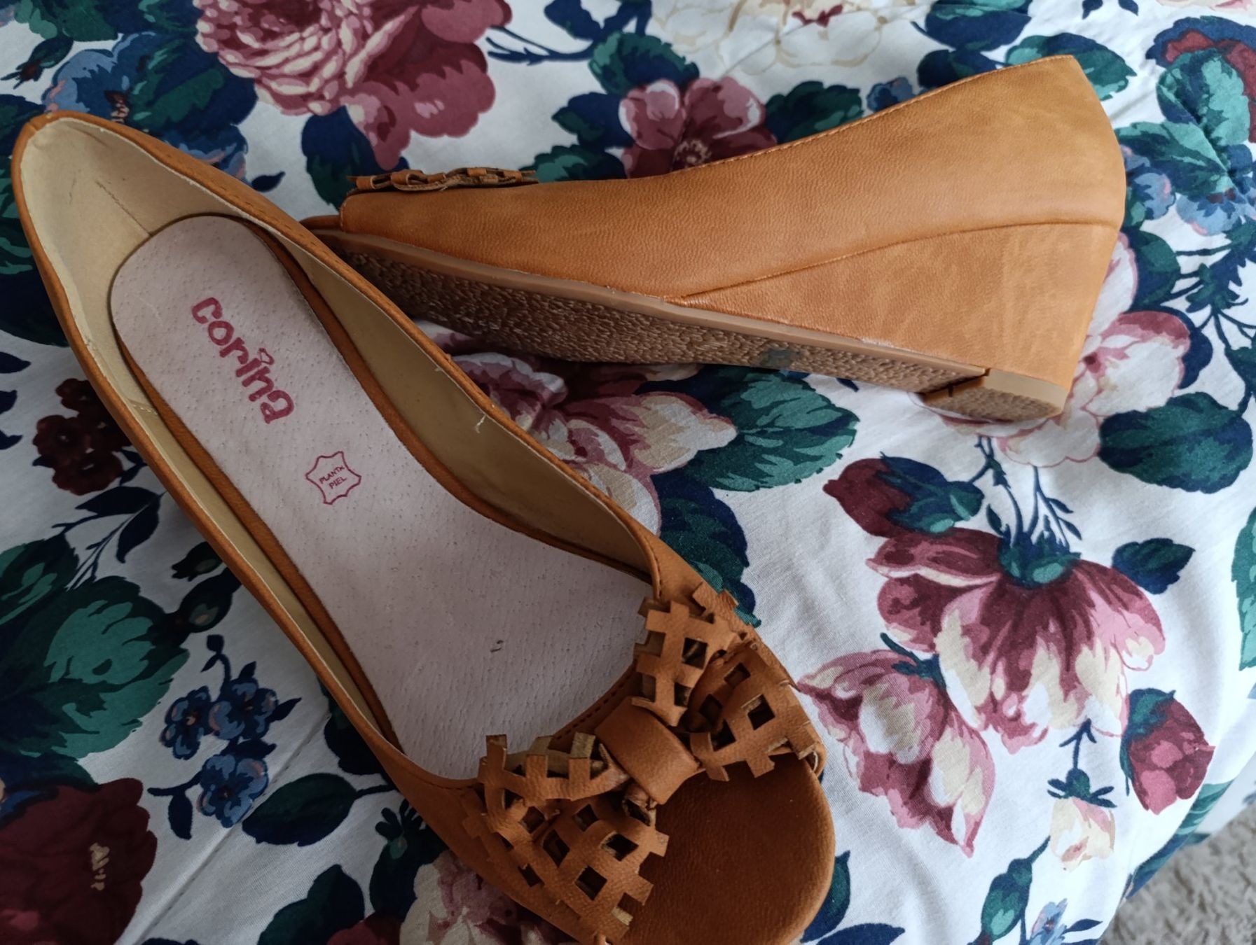 Scarpe da donna: Chaussures cuir beige – Nuovo e nell'imballaggio originale da St-Cergue venduto da Neviana 1
