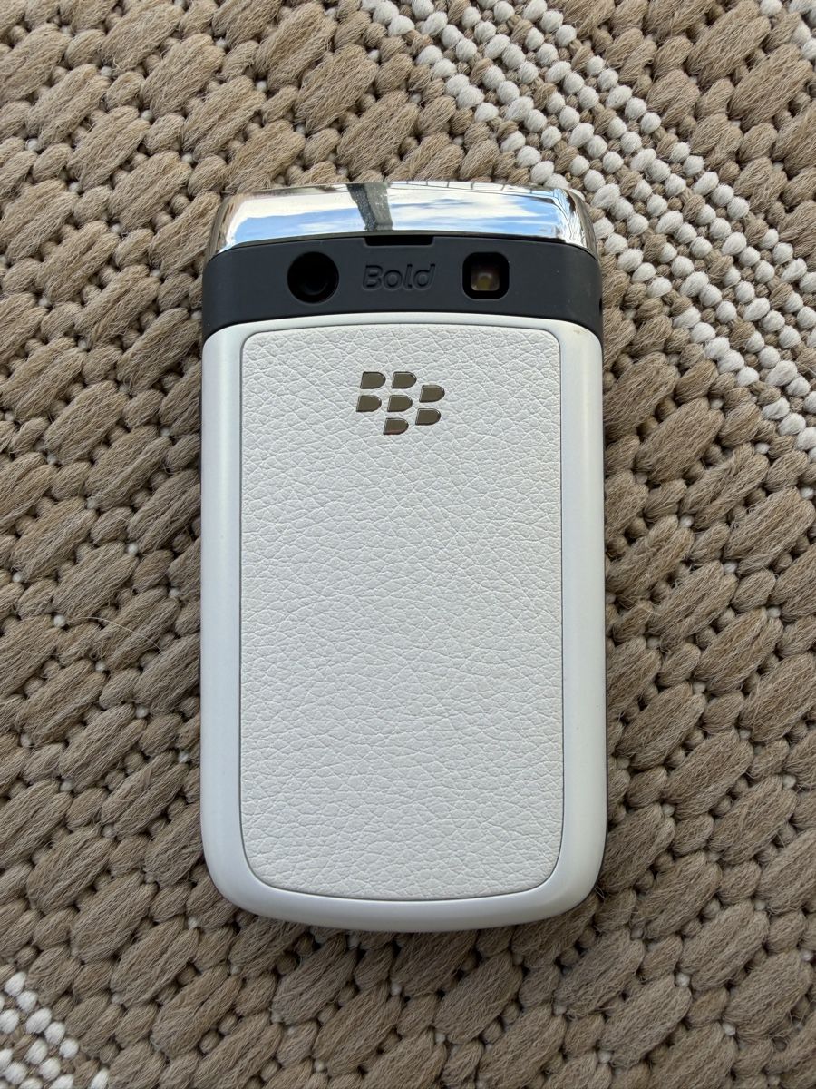 Blackberry Portables: BlackBerry Bold 9700 – D'occasion à Reinach BL par sofialovesme 1