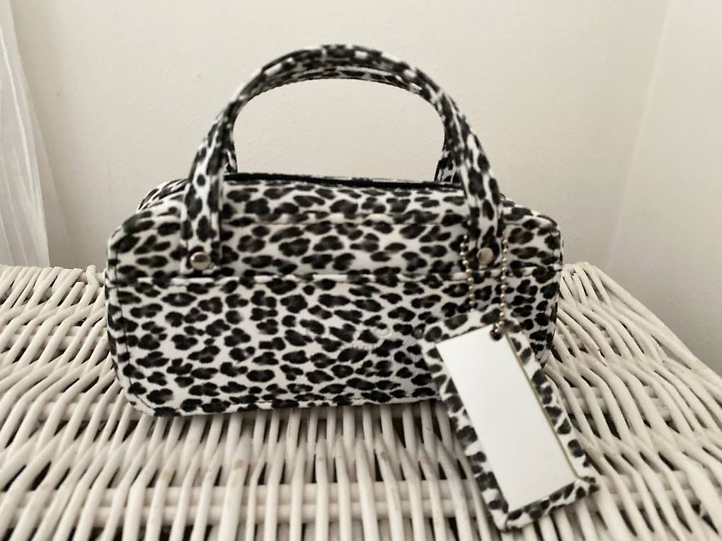 Kosmetikkoffer: Kosmetiktasche, Kosmetikbeutel, Necessaires – Gebraucht aus Zürich von nad_7gzh 1
