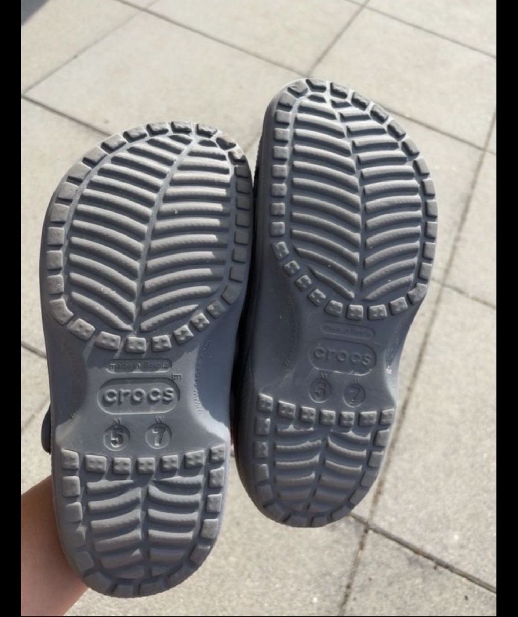 Crocs Herrenschuhe: Crocs Clogs Grau Kinder Grösse 37/38 guter Zustand – Gebraucht aus Opfershofen TG von dan_nxk8 2