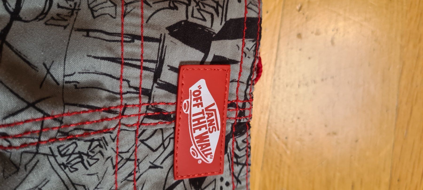 Lotti & Set di vestiti: Super coole Shirts gr.M mit Cap – Usato da Ferden venduto da jemyce 4