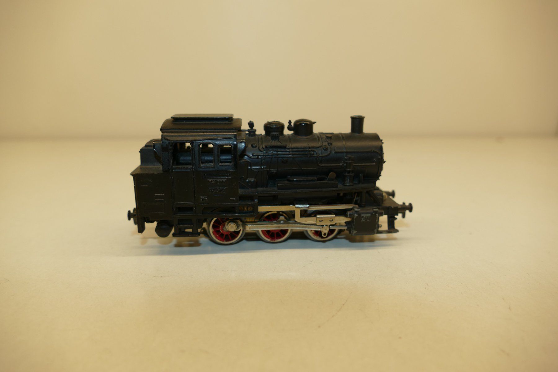 Märklin Modellini di ferrovie: Märklin H0: DB Tenderdampflok BR89 – Usato da Niederhasli venduto da rail-duerst 2