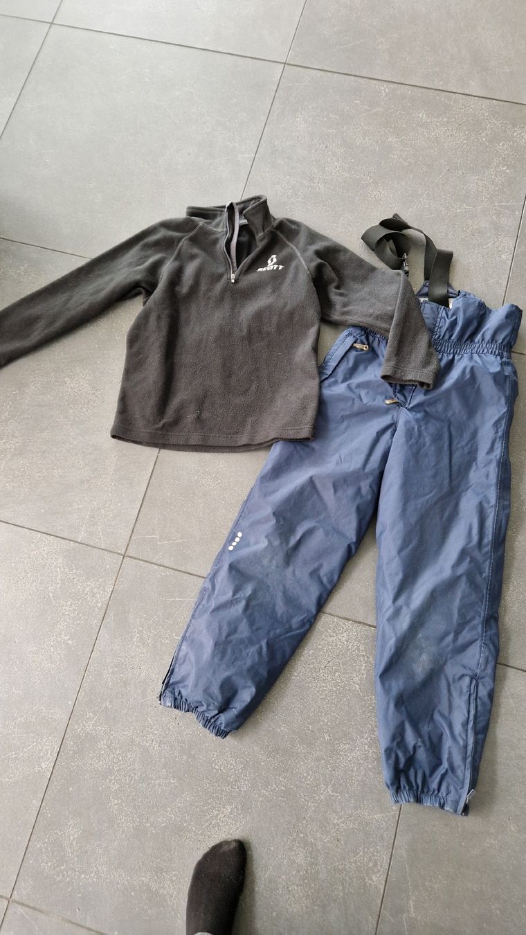 Reima Pantaloni: Reima Tec Hose mit Fleece Pulli – Usato da Bätterkinden venduto da Reniderella